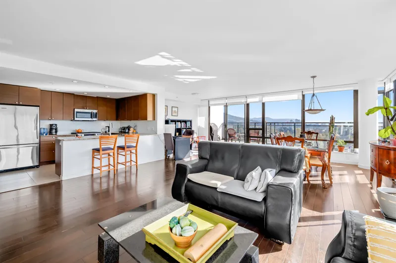 2602 400 CAPILANO ROAD - photo 2 of 25