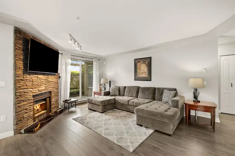 104 20433 53 AVENUE - photo 3 of 33