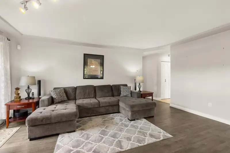 104 20433 53 AVENUE - photo 4 of 33