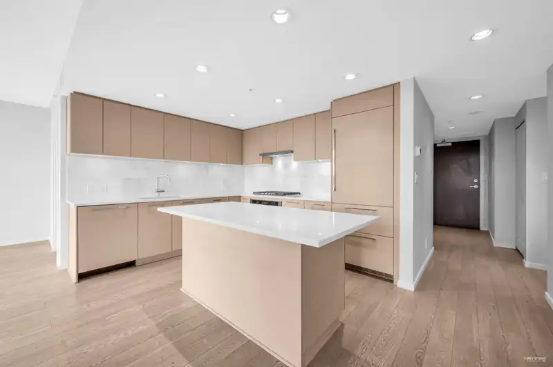 401 6700 DUNBLANE AVENUE - photo 1 of 27