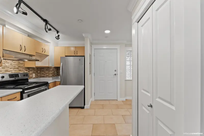 219 20200 56 AVENUE - photo 3 of 17