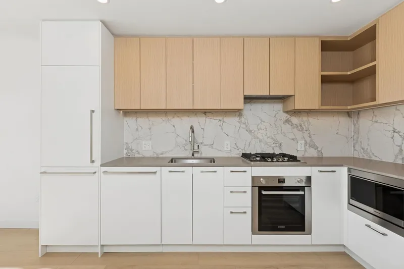 2302 6468 WILLINGDON AVENUE - photo 1 of 20