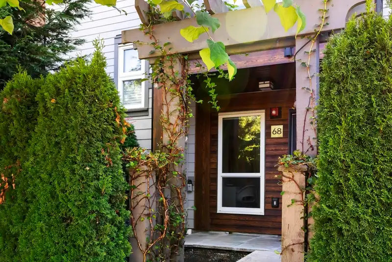 68 7947 209 STREET - photo 2 of 40