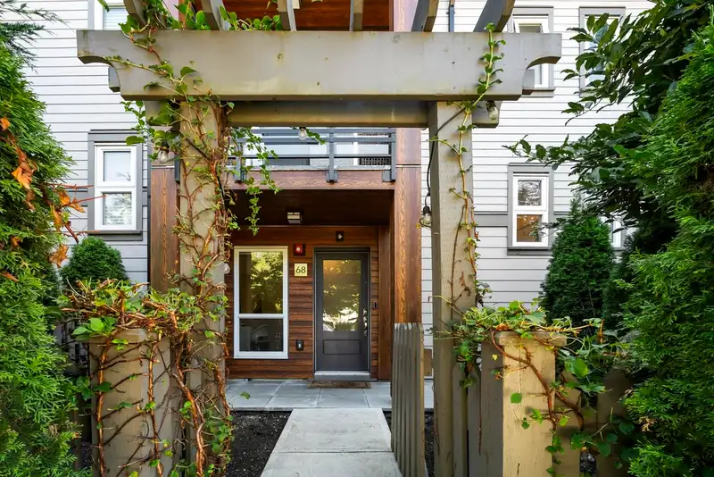 68 7947 209 STREET - photo 3 of 40