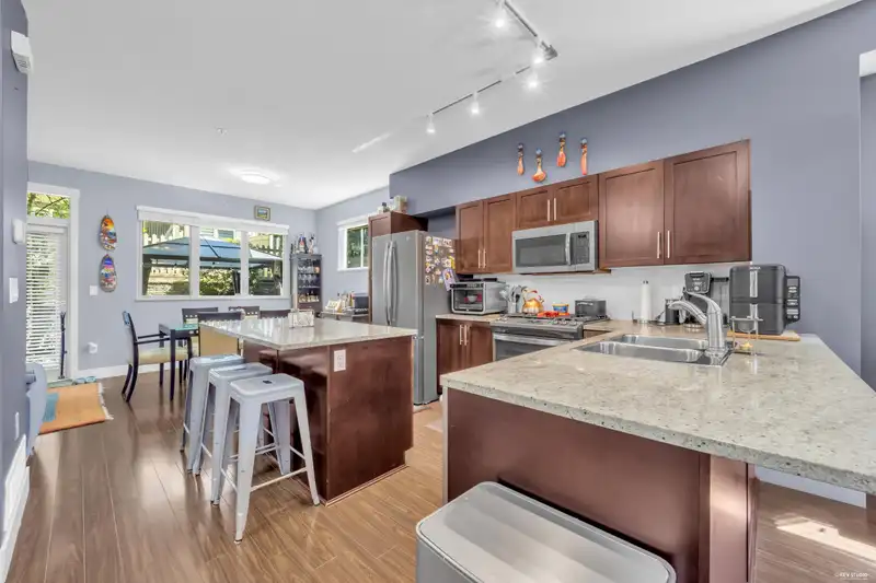 40 20326 68 AVENUE - photo 4 of 40