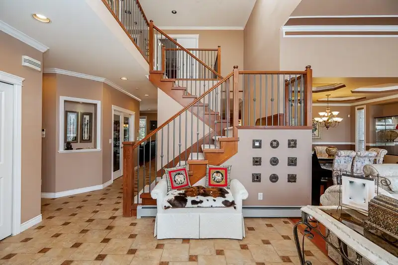 15281 83B AVENUE - photo 4 of 40