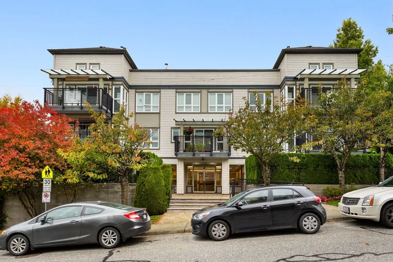 301 106 W KINGS ROAD - photo 1 of 25