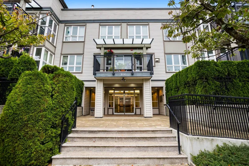 301 106 W KINGS ROAD - photo 4 of 25