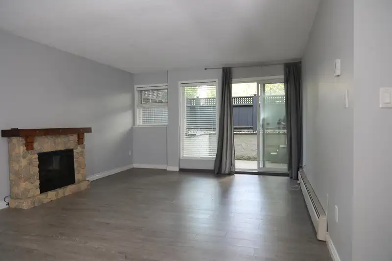 4 1850 E SOUTHMERE CRESCENT - photo 3 of 17