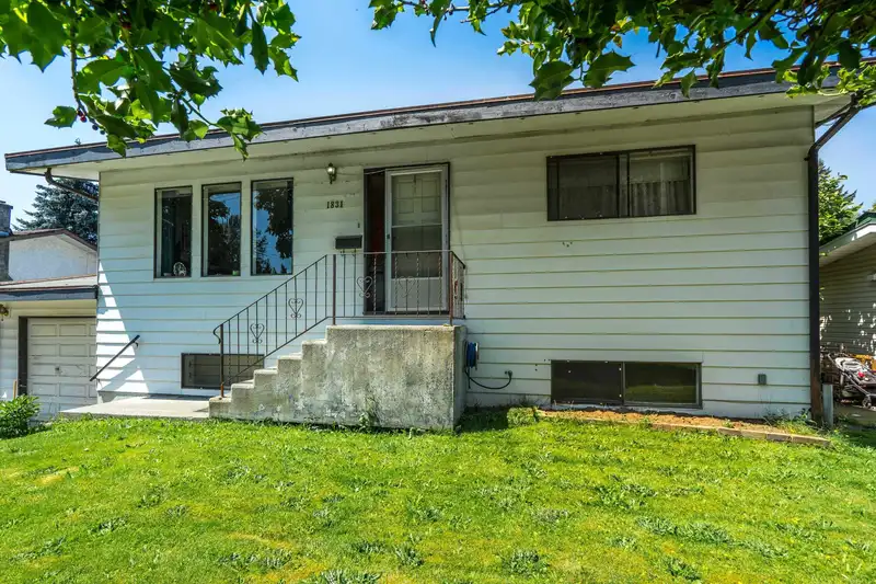 1831 MCKENZIE ROAD - photo 1 of 28