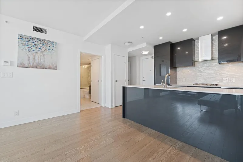 2904 1283 HOWE STREET - photo 1 of 25