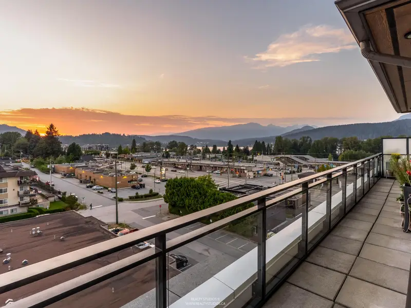 608 3018 ST GEORGE STREET - photo 2 of 25