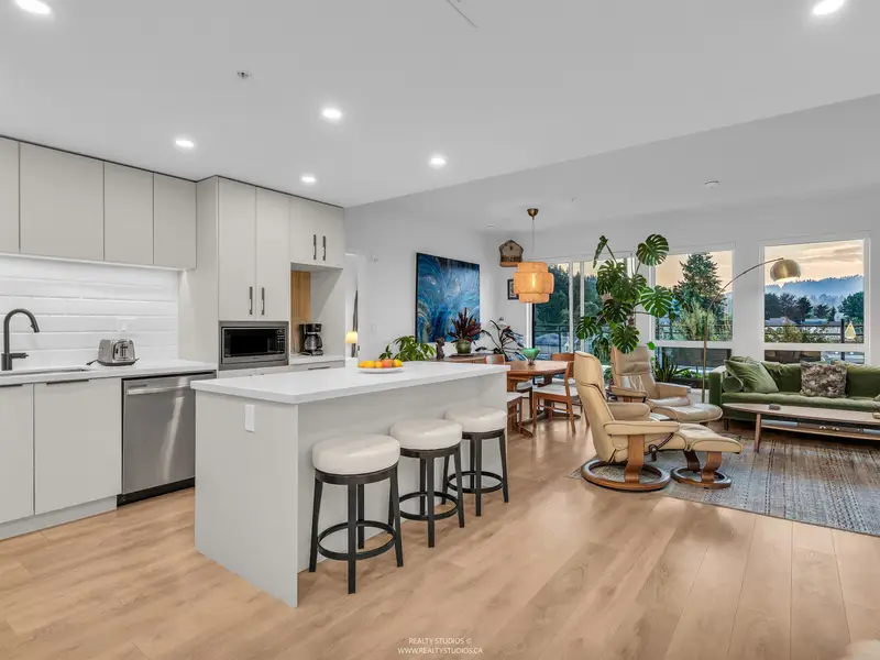 608 3018 ST GEORGE STREET - photo 4 of 25