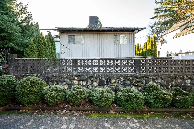 814 W 23RD AVENUE - photo 4 of 14