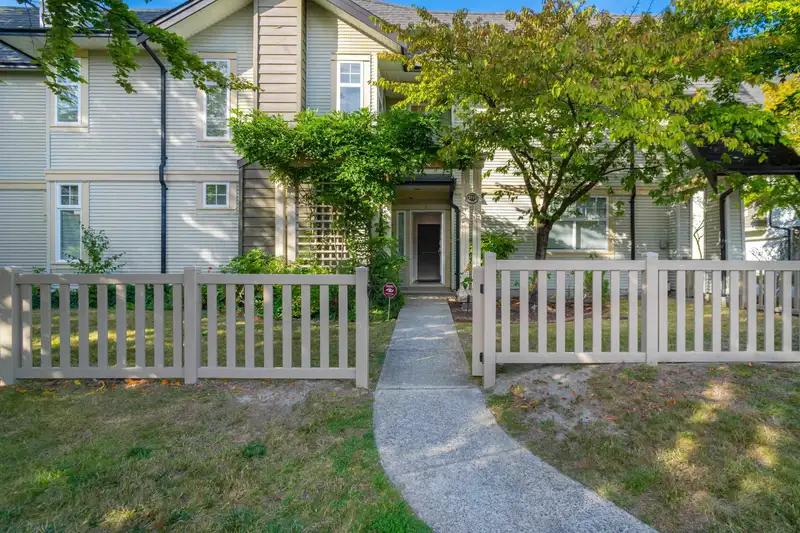 57 3711 ROBSON COURT - photo 2 of 30