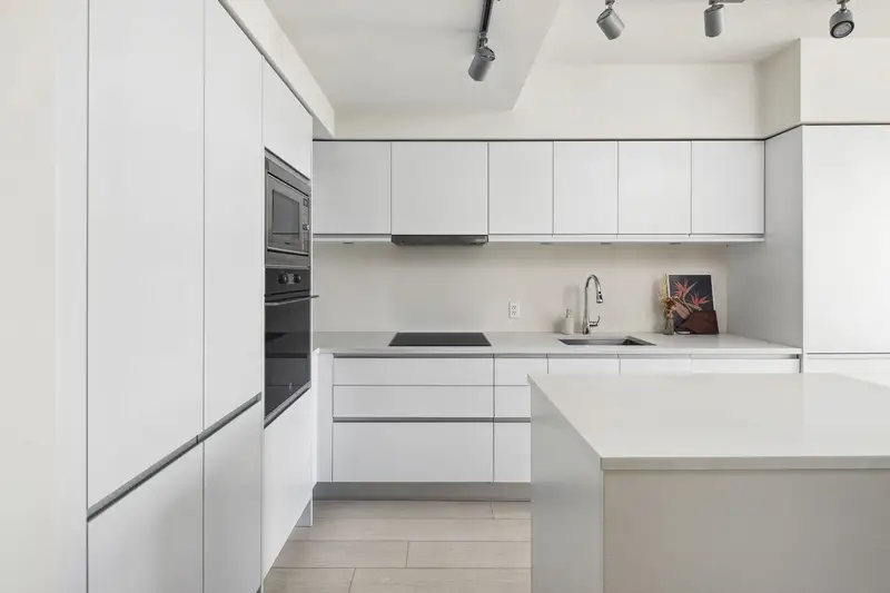 611 180 E 2ND AVENUE - photo 2 of 25