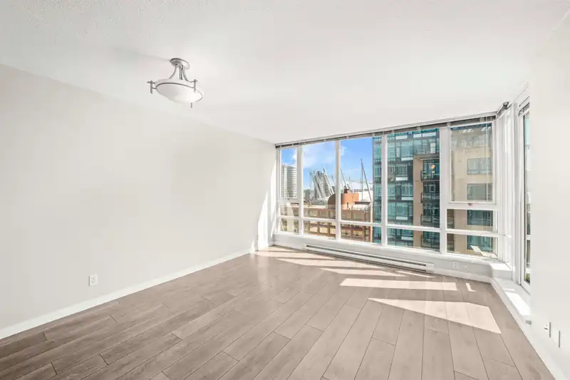 1905 233 ROBSON STREET - photo 4 of 37