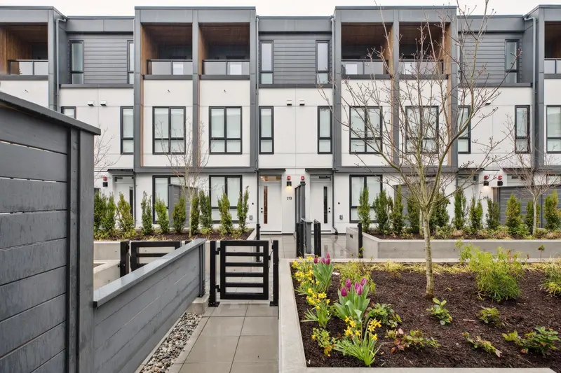 248 715 DUCKLOW STREET - photo 1 of 15