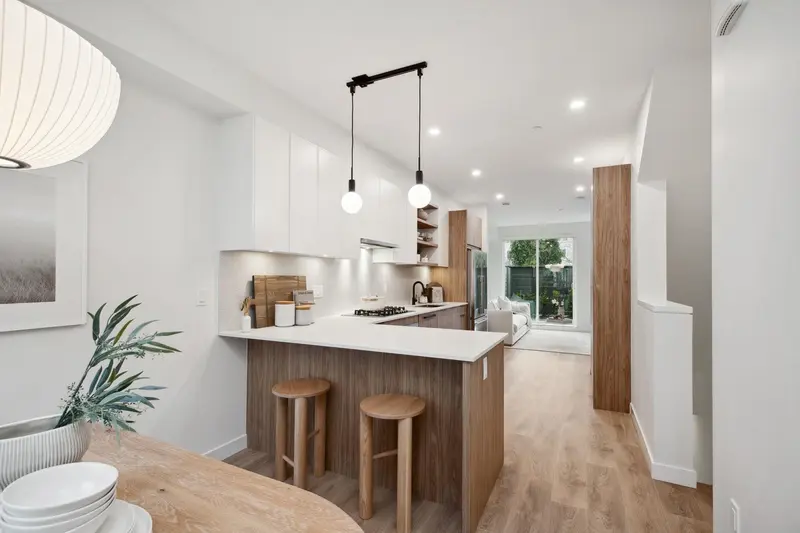 248 715 DUCKLOW STREET - photo 3 of 15