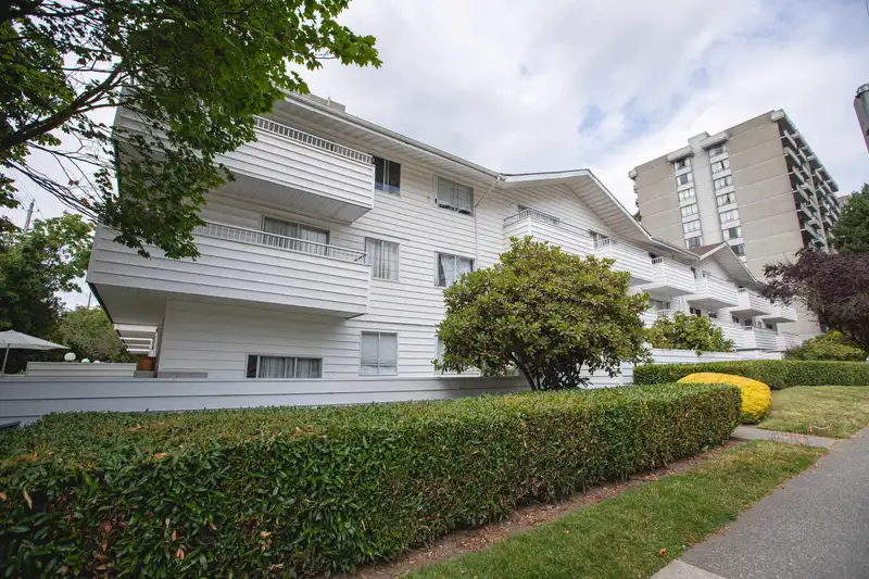 209 707 EIGHTH STREET - photo 1 of 18