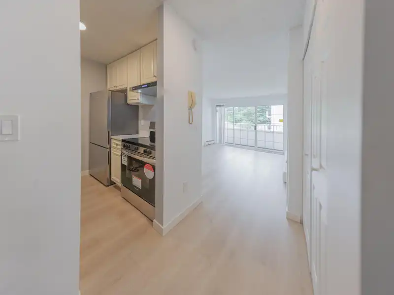 209 707 EIGHTH STREET - photo 2 of 18