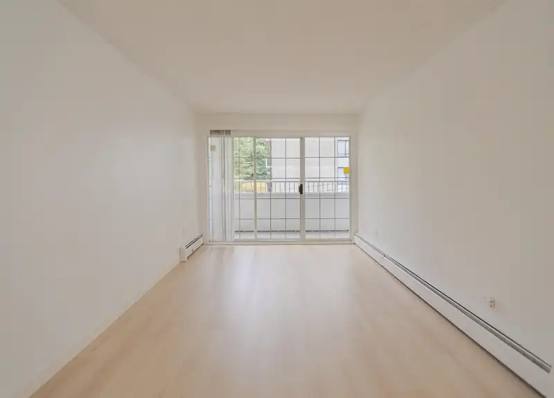 209 707 EIGHTH STREET - photo 3 of 18