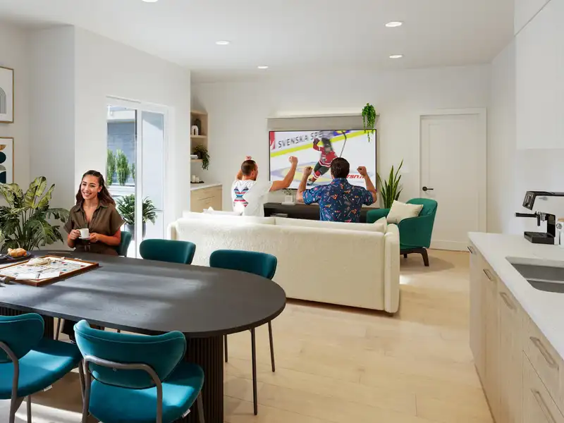 210 20650 EASTLEIGH CRESCENT - photo 3 of 7