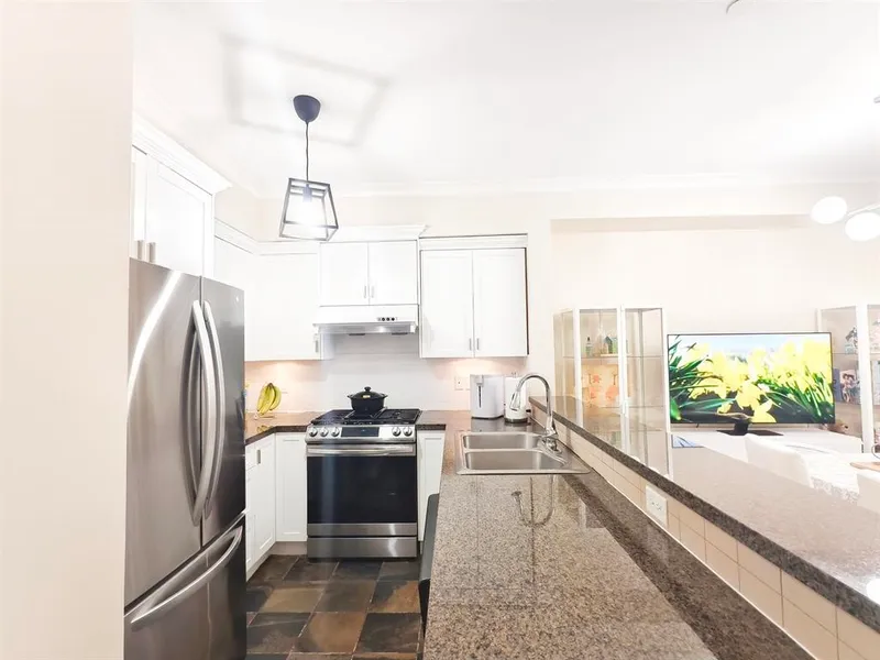 58 7388 MACPHERSON AVENUE - photo 4 of 25