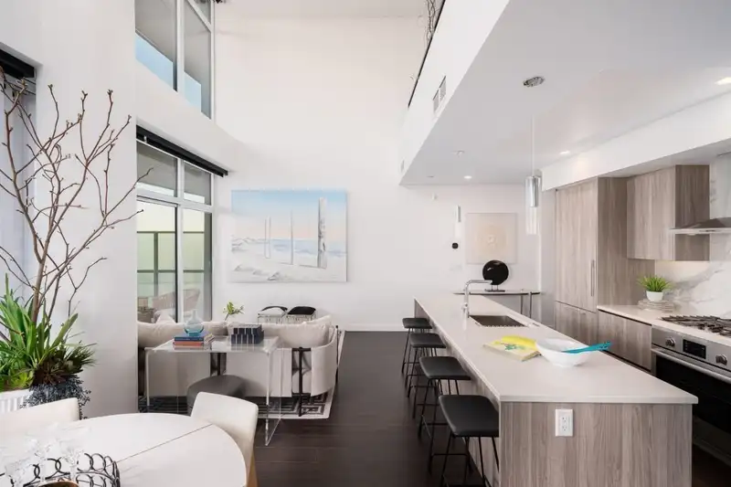5407 4880 LOUGHEED HIGHWAY - photo 2 of 22