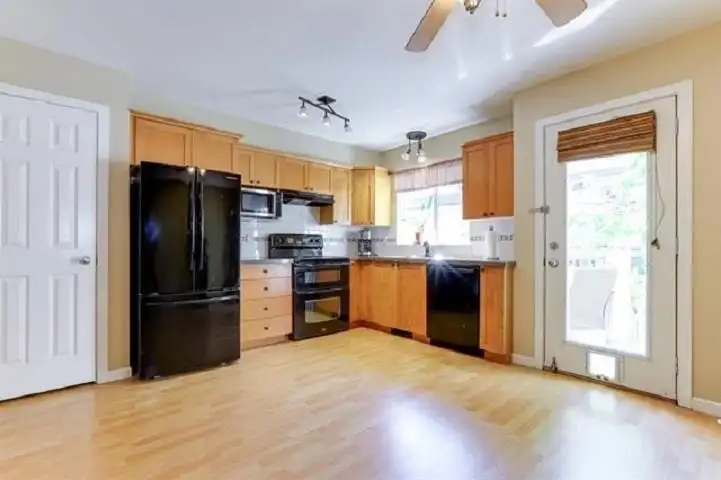 9 12738 66 AVENUE - photo 3 of 29