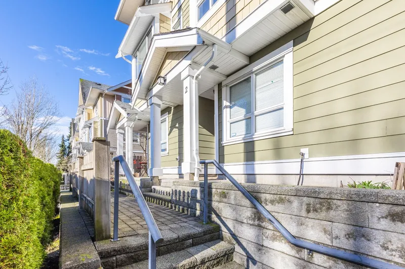 2 20159 68 AVENUE - photo 3 of 25