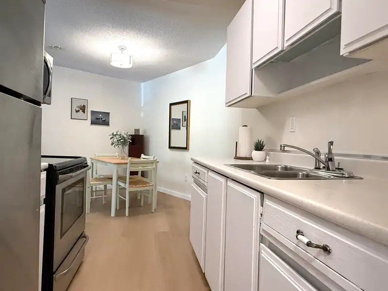 218 15020 NORTH BLUFF ROAD - photo 2 of 36