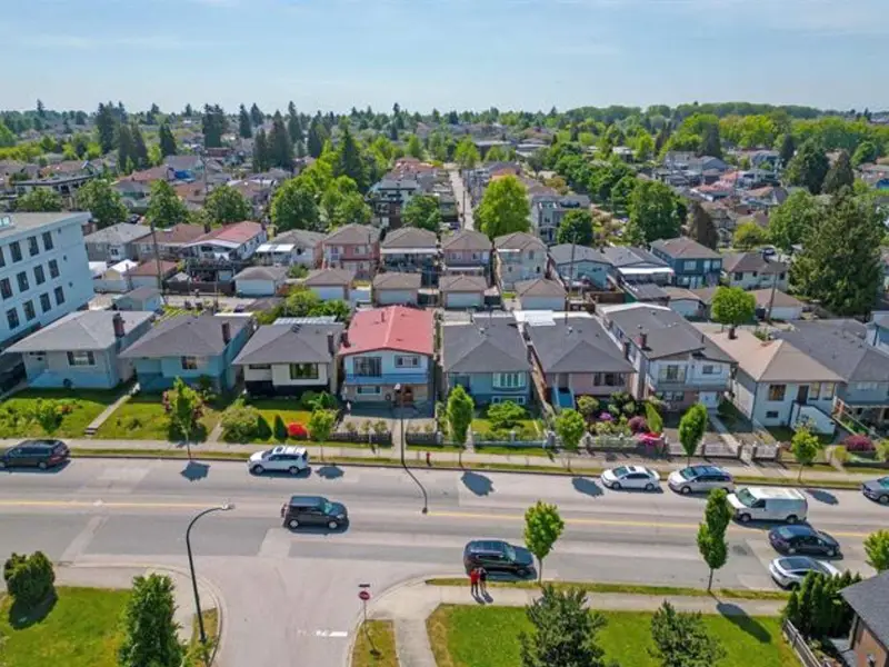 2396 E 33RD AVENUE - photo 3 of 3