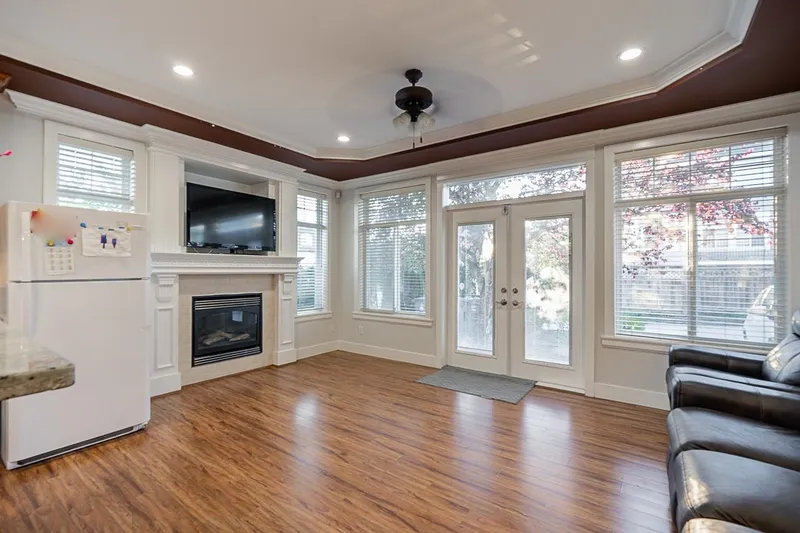 15177 76 AVENUE - photo 2 of 25