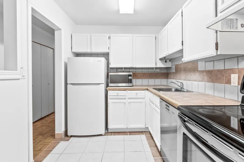 107 1555 FIR STREET - photo 4 of 24