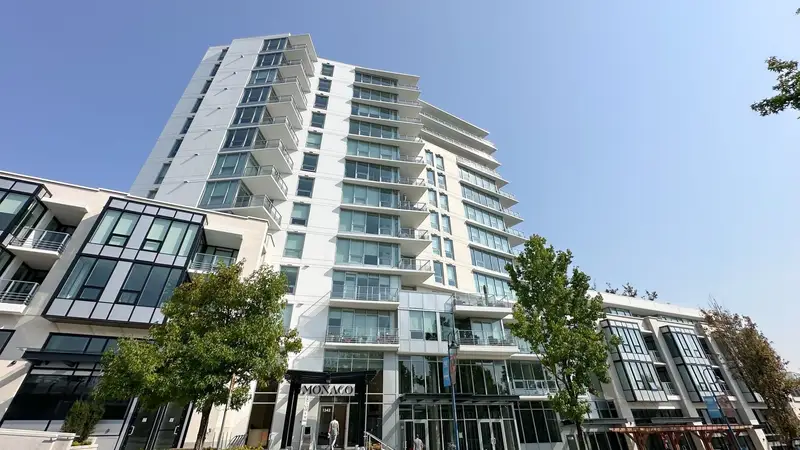 408 1342 JOHNSTON ROAD - photo 1 of 25