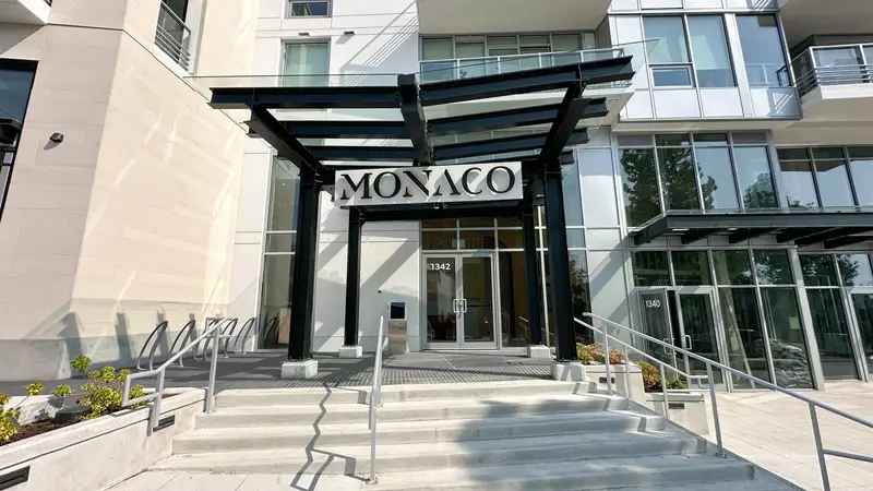 408 1342 JOHNSTON ROAD - photo 2 of 25