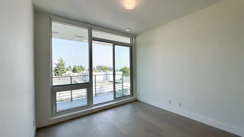 408 1342 JOHNSTON ROAD - photo 3 of 25