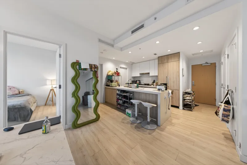 3402 6080 MCKAY AVENUE - photo 4 of 25