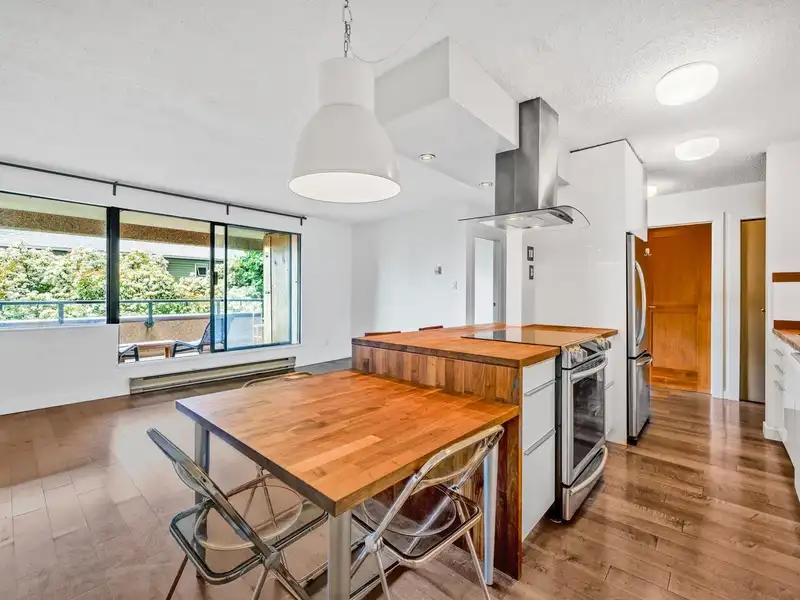 103 1026 QUEENS AVENUE - photo 1 of 22