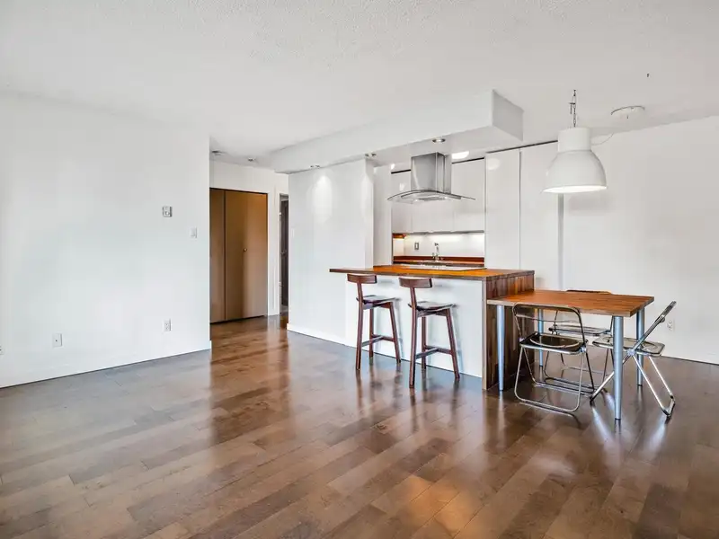 103 1026 QUEENS AVENUE - photo 4 of 22