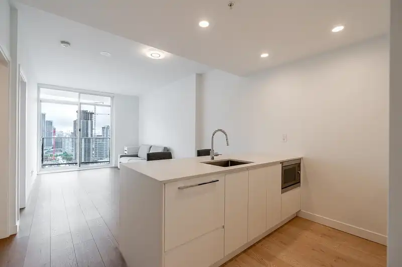 2907 2181 MADISON AVENUE - photo 2 of 32