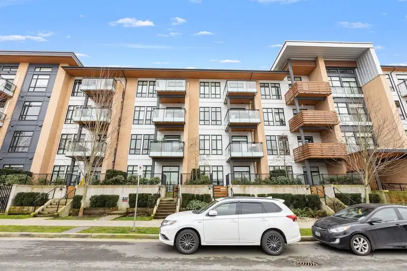 205 300 SALTER STREET - photo 2 of 37
