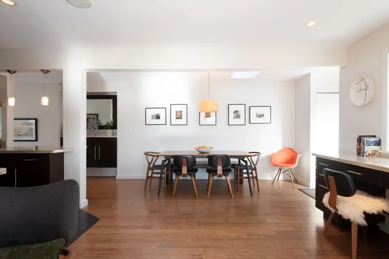 1061 HARRIS AVENUE - photo 4 of 40