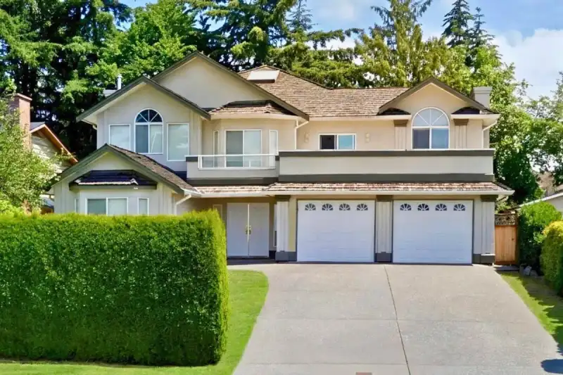 8868 112 STREET - photo 1 of 36
