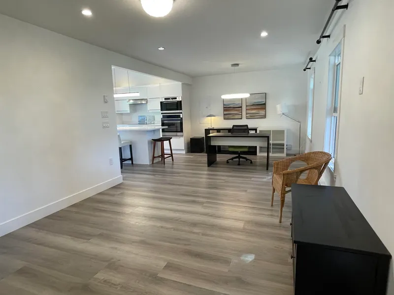 500 DOUGLAS CRESCENT - photo 2 of 13