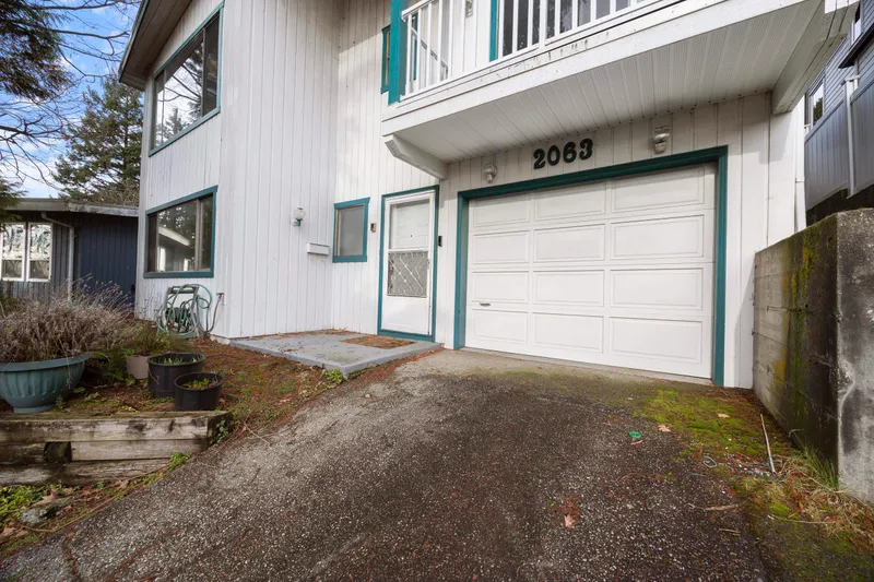 2063 CONCORD AVENUE - photo 4 of 25