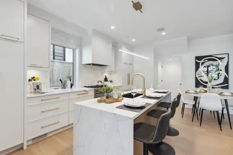 1 2244 E 11TH AVENUE - photo 4 of 34