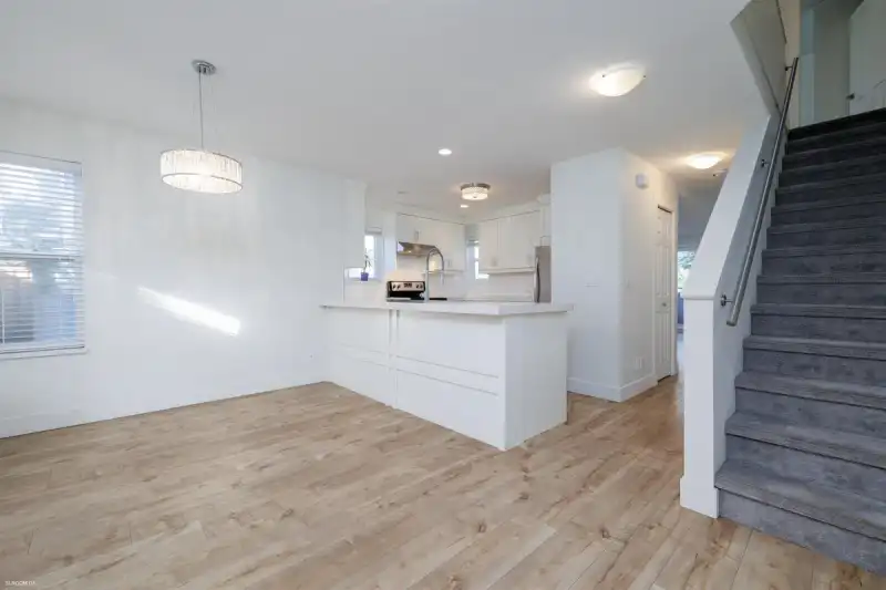 140 SHORELINE CIRCLE - photo 1 of 26