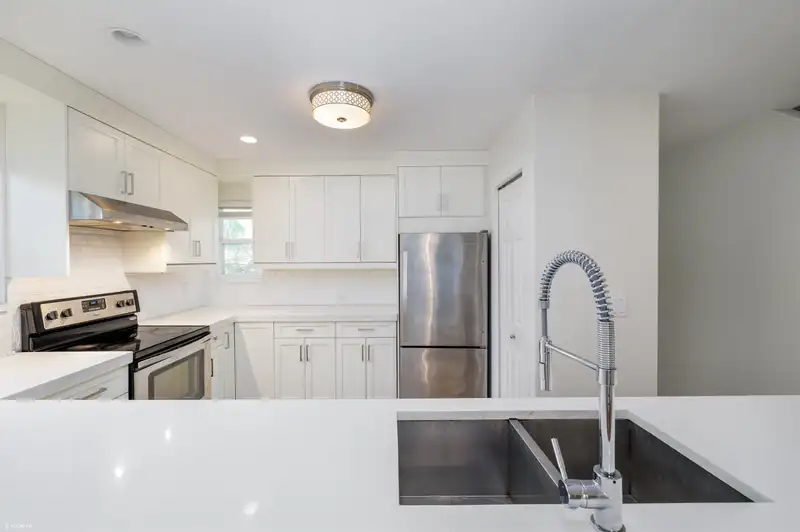 140 SHORELINE CIRCLE - photo 3 of 26